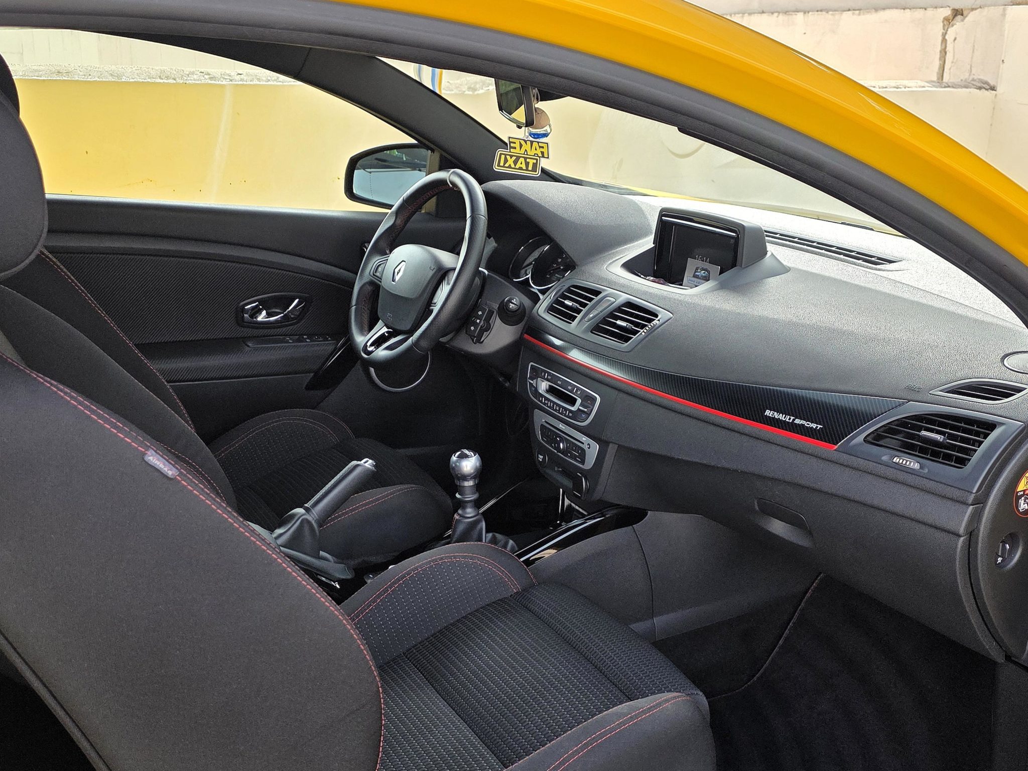 Interior de coche completamente detallado a domicilio en Castellón – NMG Detailing