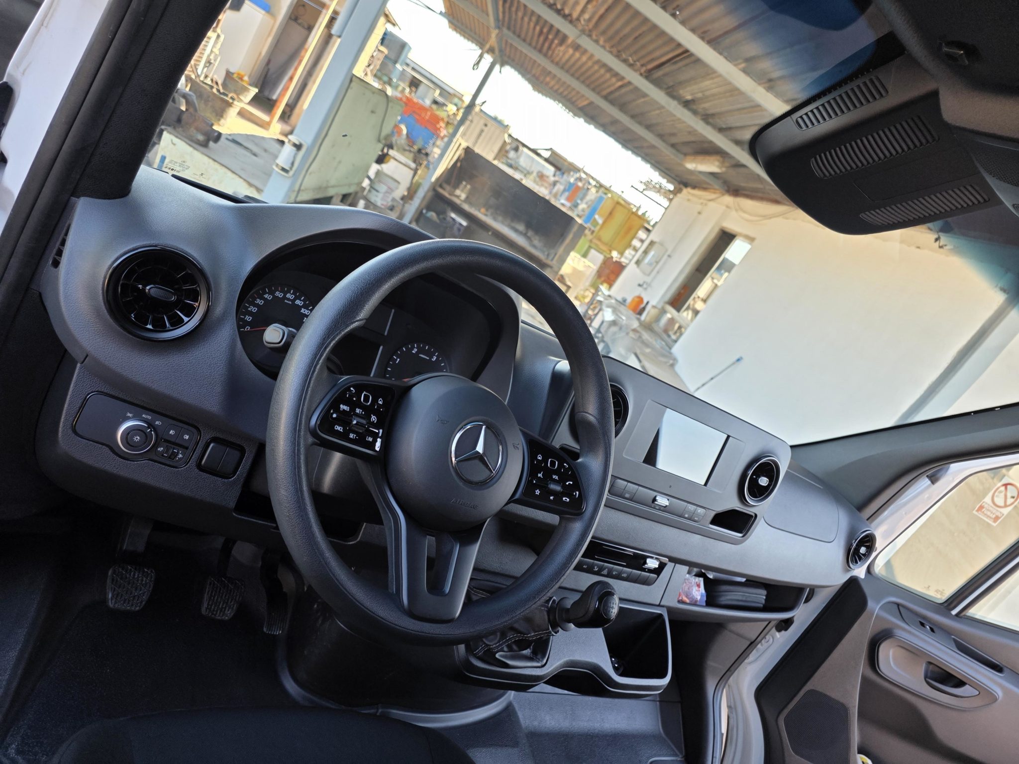 Limpieza del salpicadero de coche a domicilio en Castellón – NMG Detailing