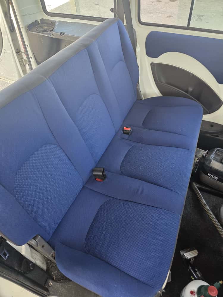 Detalle despues de la banqueta trasera a domicilio en Castellón – NMG Detailing