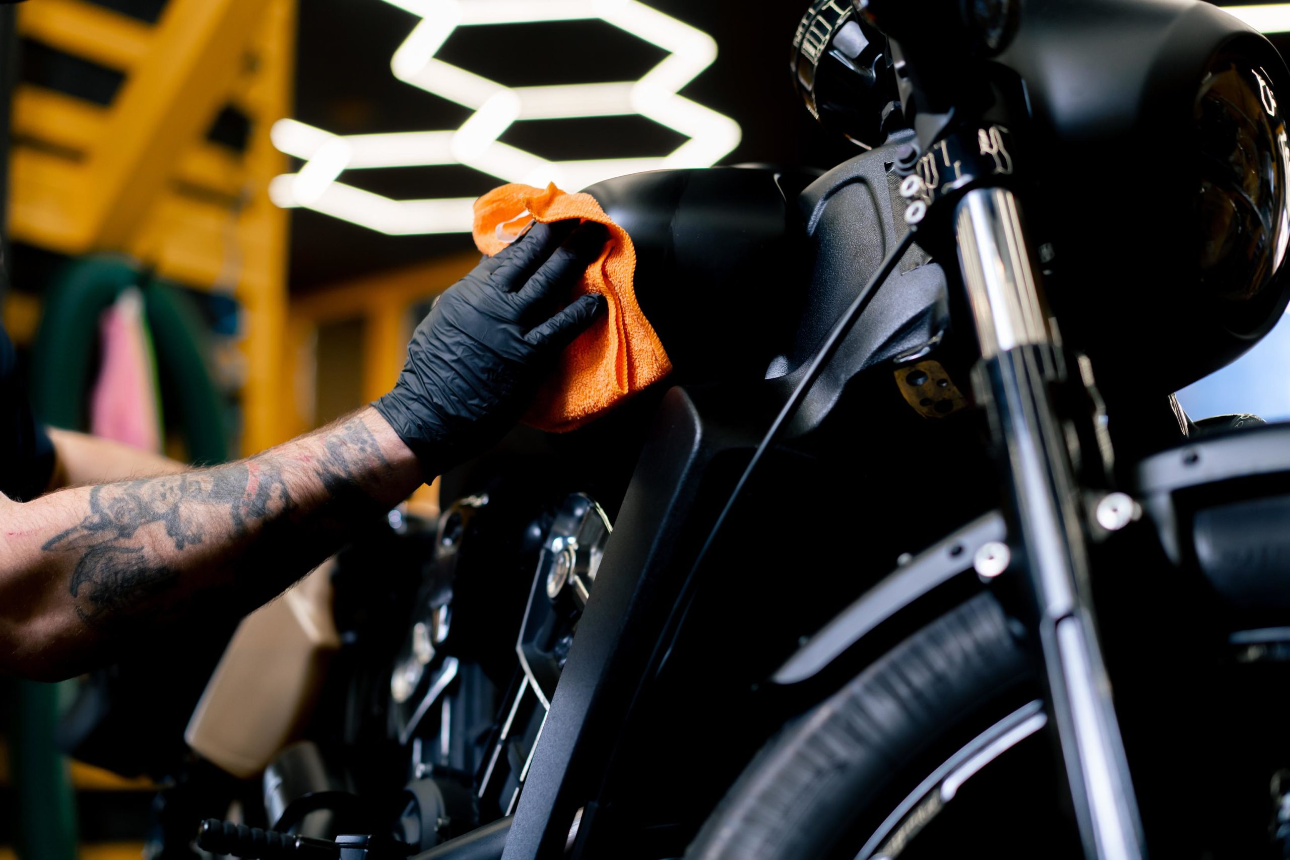 Tratamiento cerámico para motocicleta a domicilio en Castellón – NMG Detailing